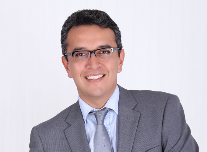 Mejor médico cirujano Rinoplastia Ultrasónica Doctor Mauricio Suárez